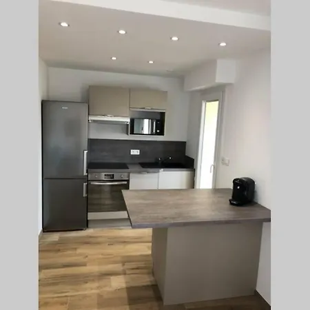 Апартаменти Spacieux Entierement Renove