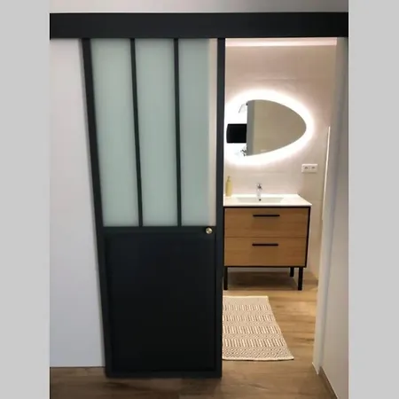 Апартаменти Spacieux Entierement Renove *