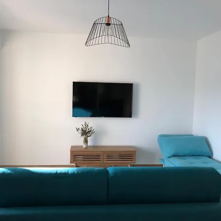 Spacieux Entierement Renove Apartment