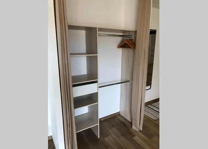 Spacieux Entierement Renove