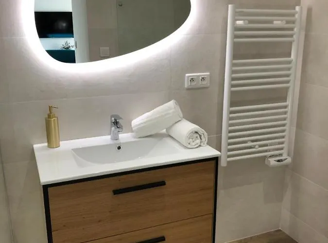 Spacieux Entierement Renove