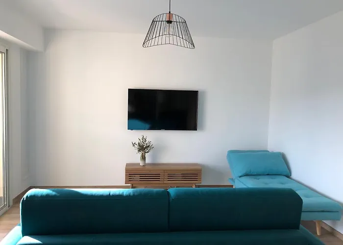 Spacieux Entierement Renove Apartment